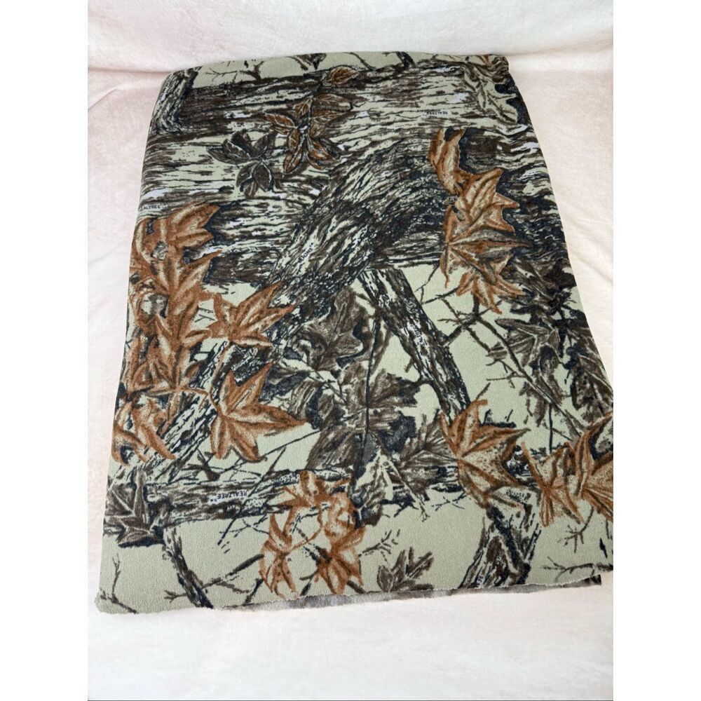 Vintage Realtree Camouflage Fabric Thick Fleece 55x80”